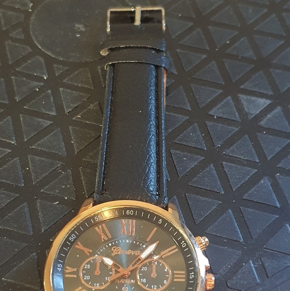 2 for $20😃Geneva Goldtone/Black Leather Men's Watch - Picture 2 of 4